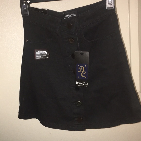 Black mini skirt - Picture 3 of 3